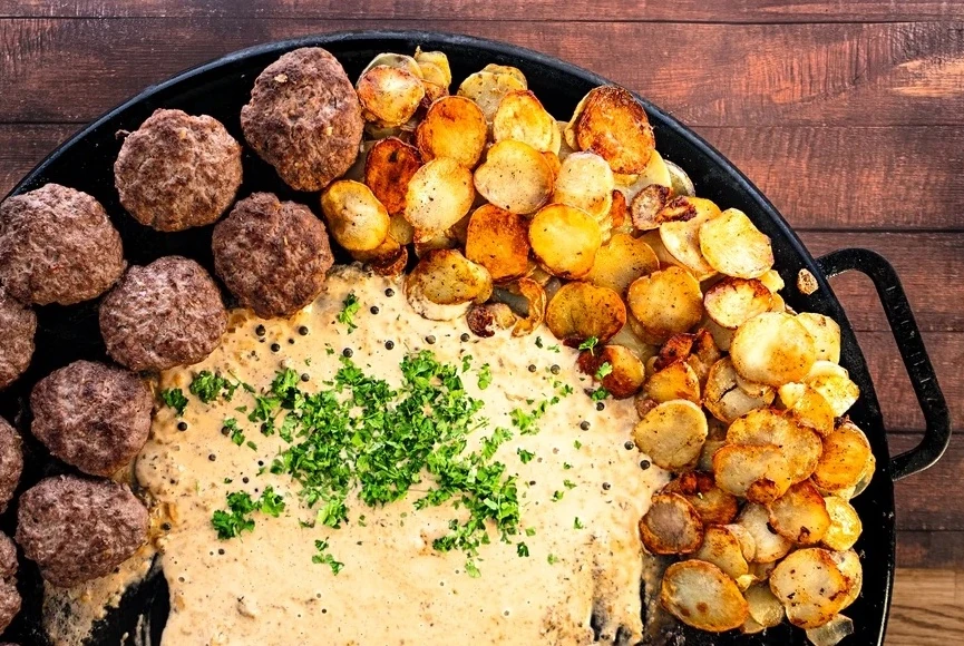 Färsbiffar med grönpepparsås